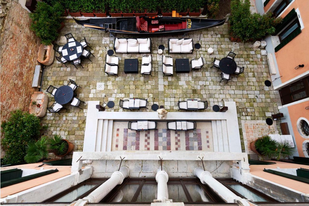 Radisson Collection Hotel, Palazzo Nani Venice Luaran gambar The courtyard of the hotel