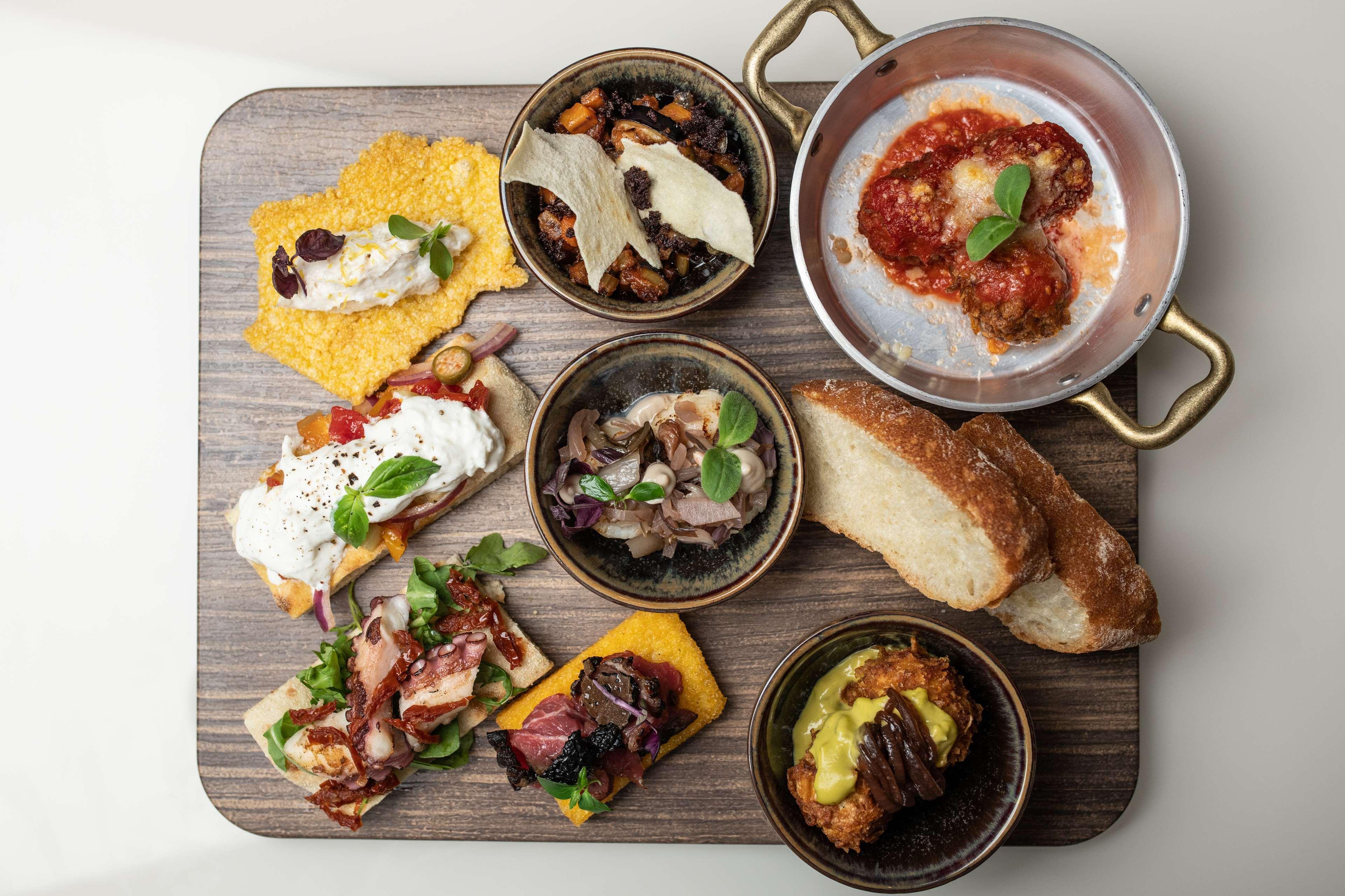 Radisson Collection Hotel, Palazzo Nani Venice Luaran gambar A selection of tapas
