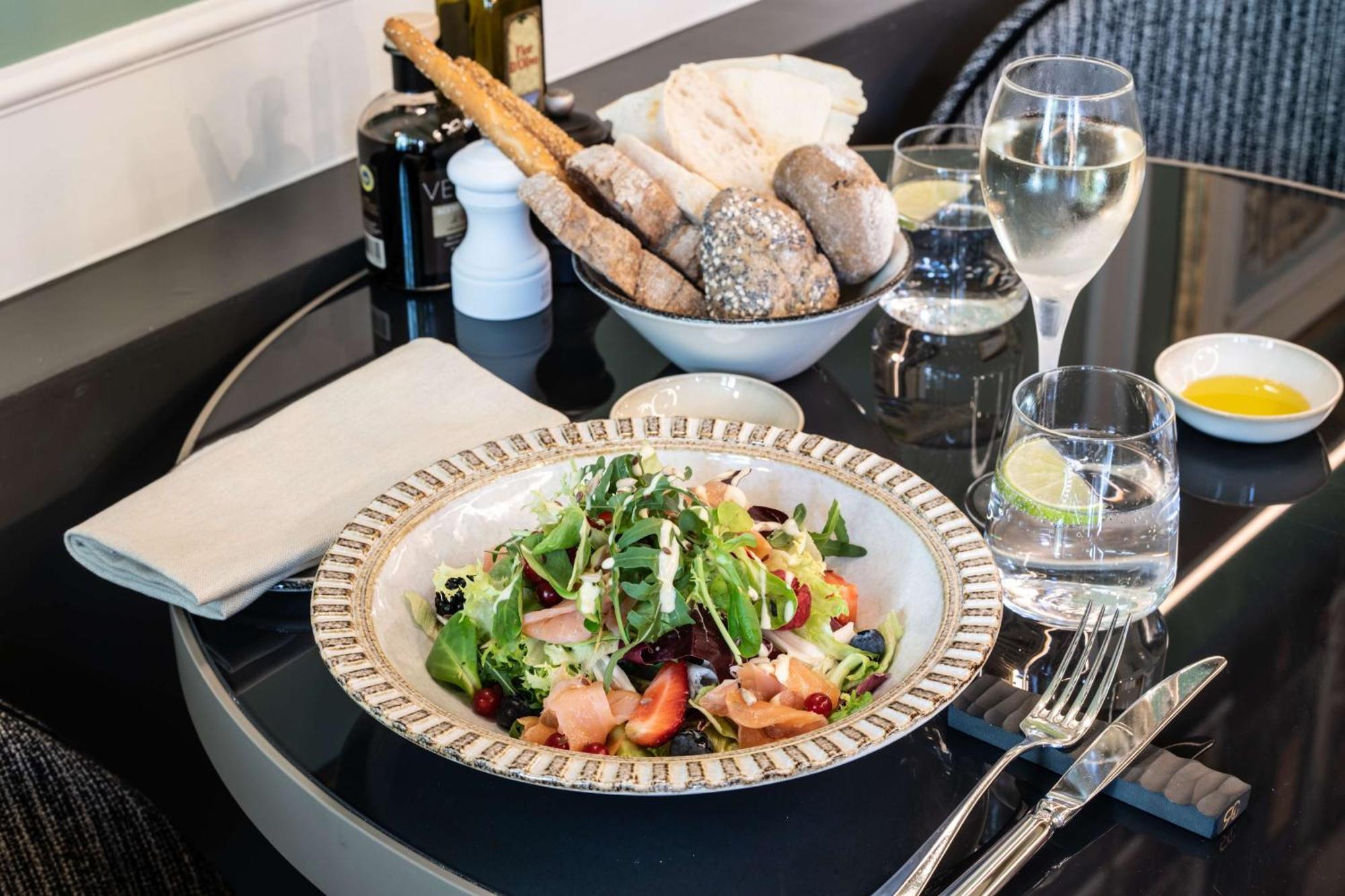 Radisson Collection Hotel, Palazzo Nani Venice Luaran gambar A salad at the restaurant