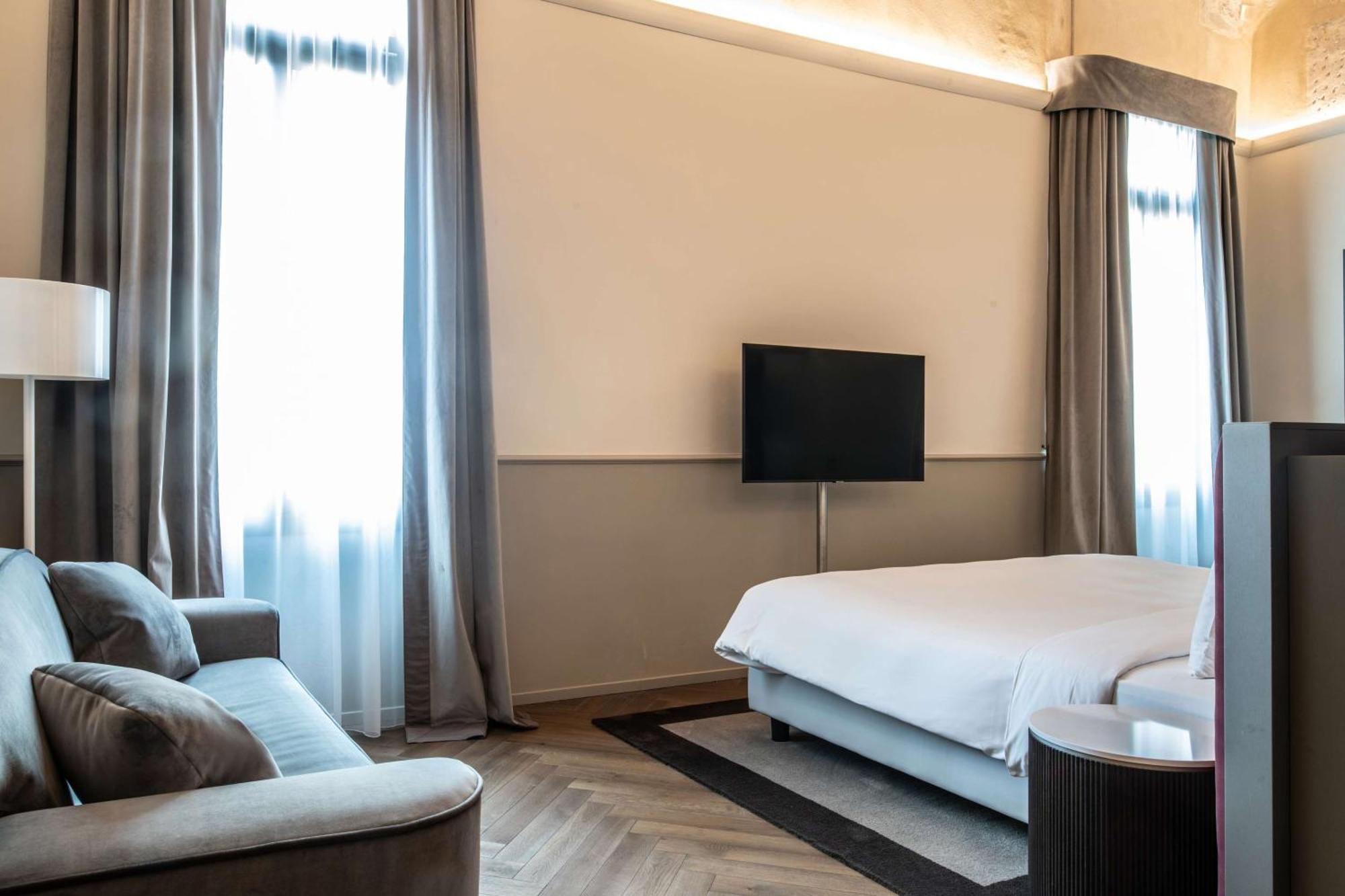 Radisson Collection Hotel, Palazzo Nani Venice Luaran gambar A room at the hotel