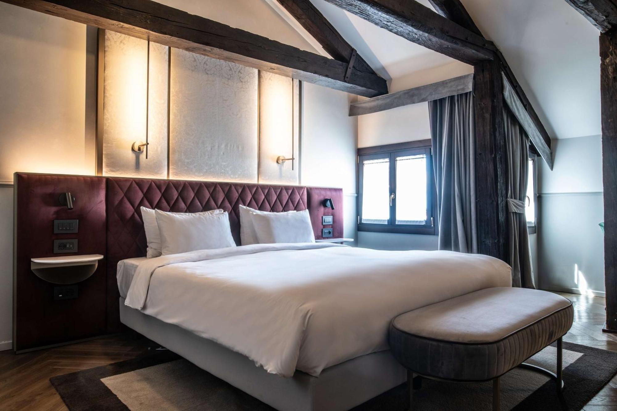 Radisson Collection Hotel, Palazzo Nani Venice Luaran gambar A bedroom at the hotel