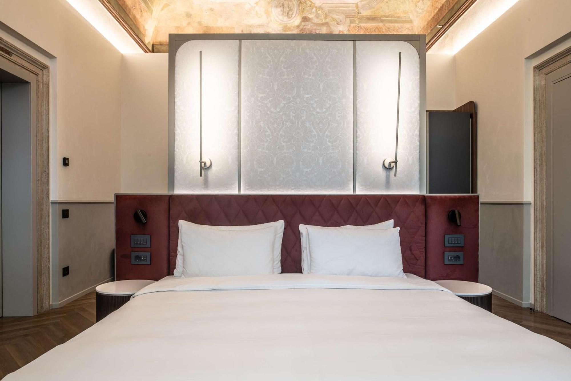 Radisson Collection Hotel, Palazzo Nani Venice Luaran gambar A bedroom at the hotel