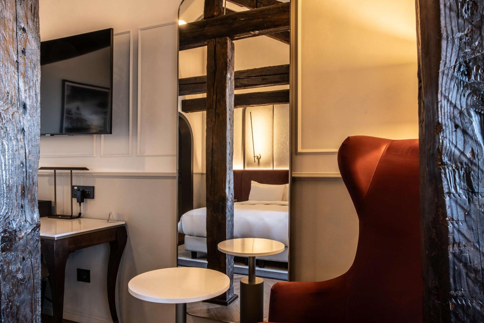 Radisson Collection Hotel, Palazzo Nani Venice Luaran gambar A room at the hotel
