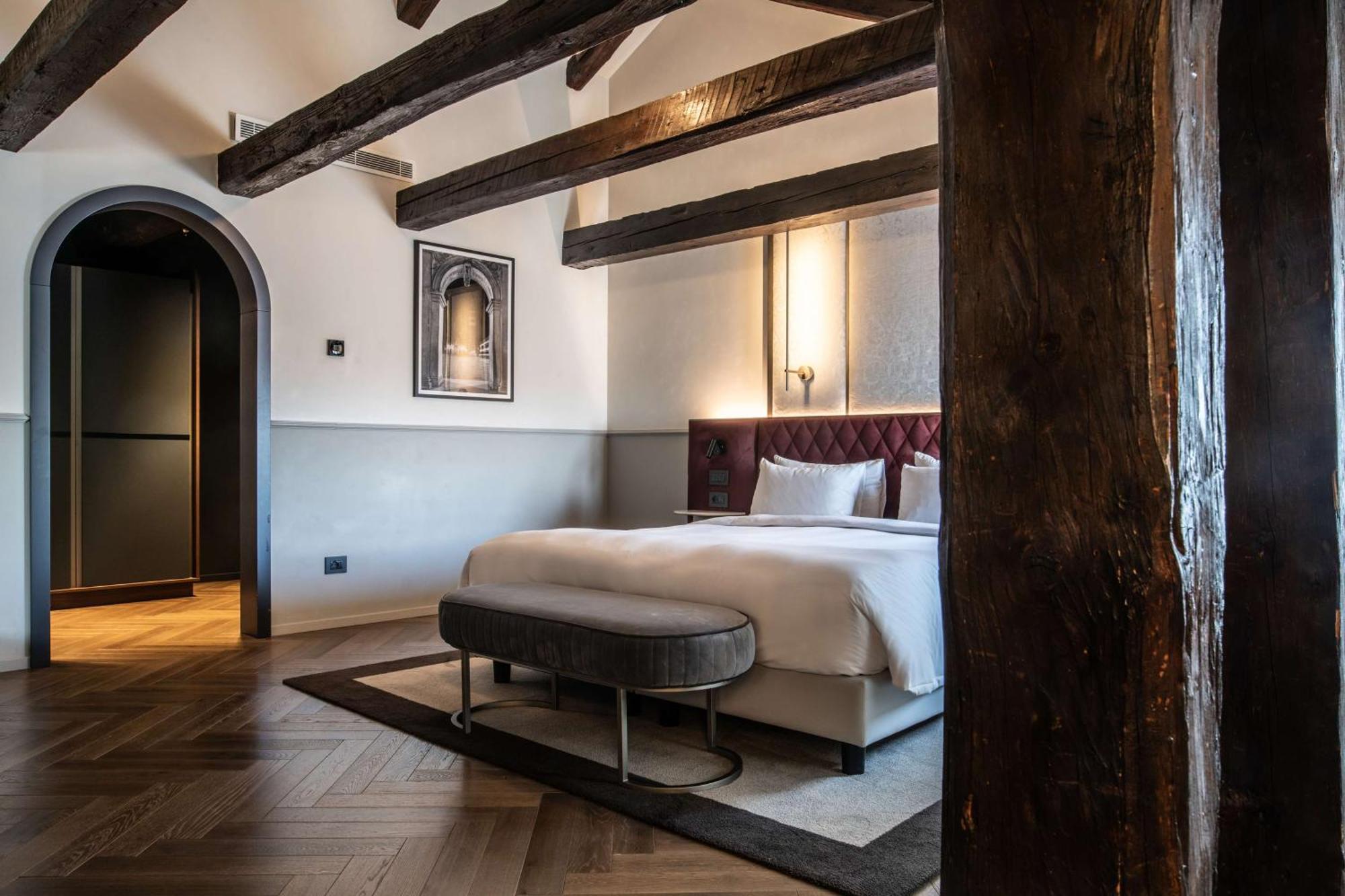 Radisson Collection Hotel, Palazzo Nani Venice Luaran gambar A bedroom at the hotel