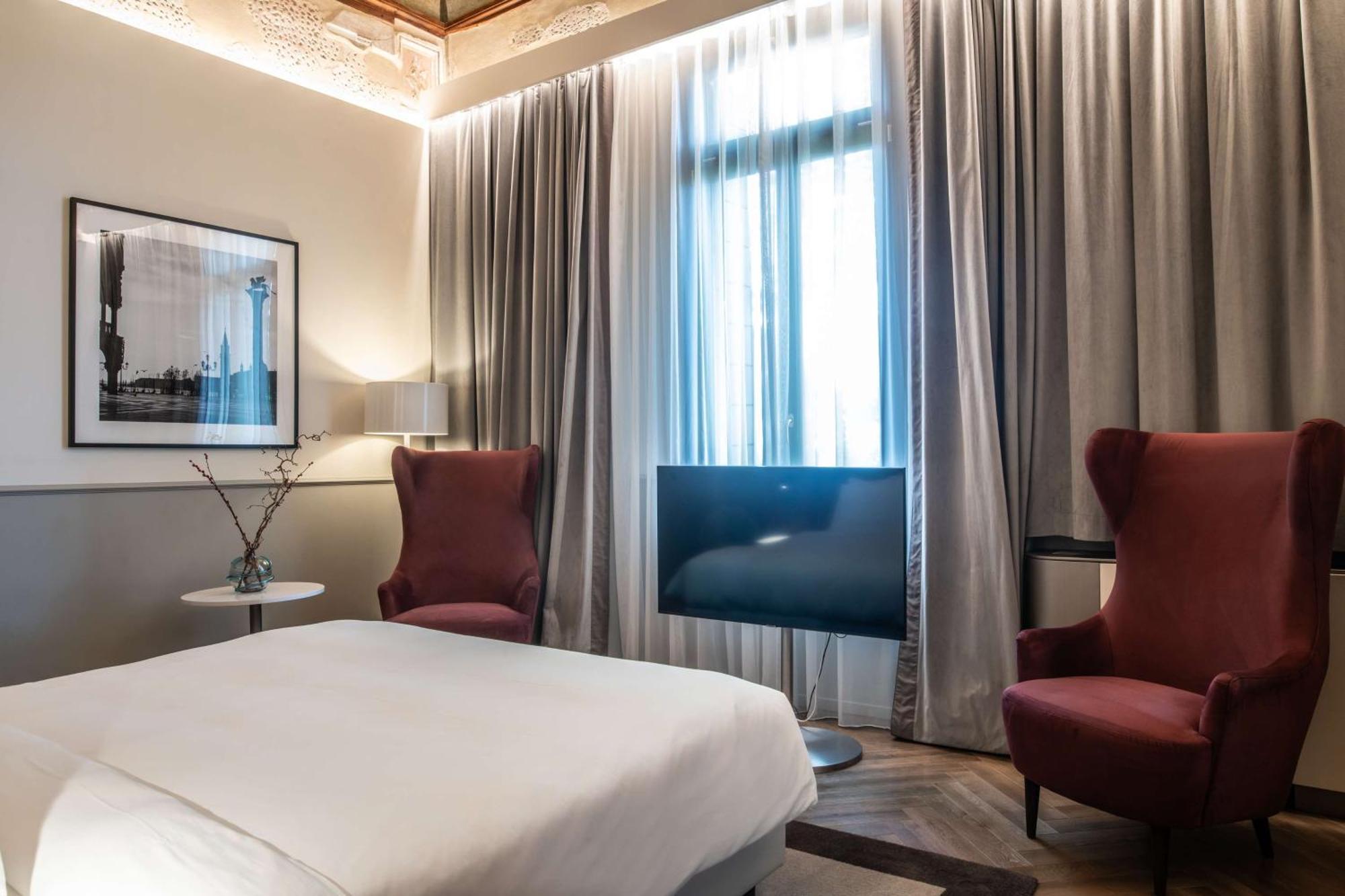 Radisson Collection Hotel, Palazzo Nani Venice Luaran gambar A room at the hotel